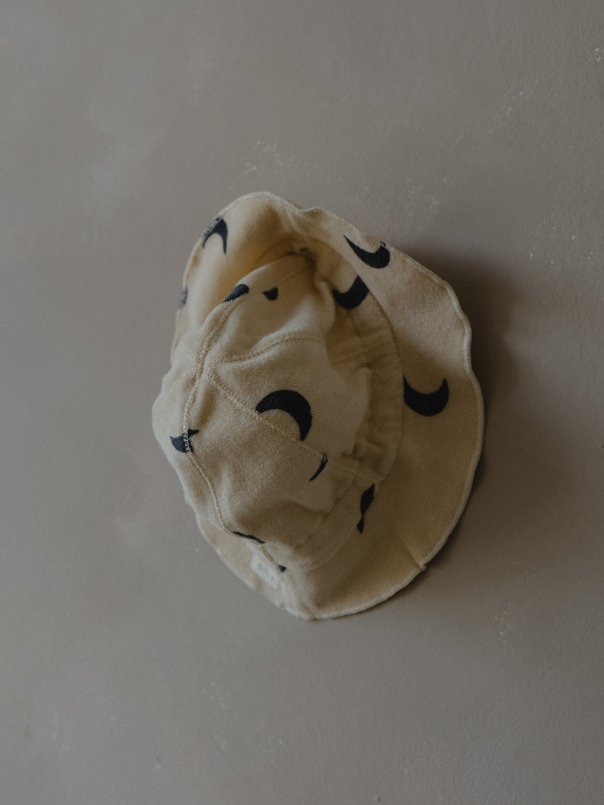 pebble midnight terry sun hat in details