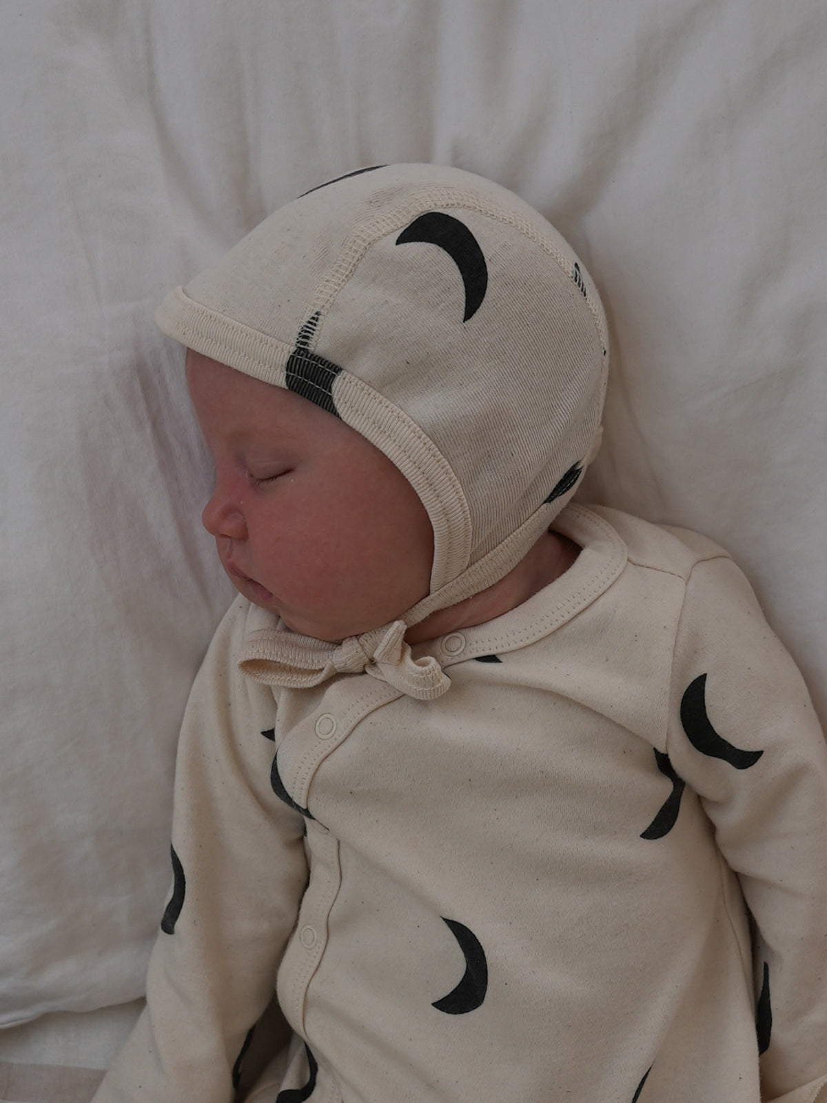 Undyed Midnight Bonnet