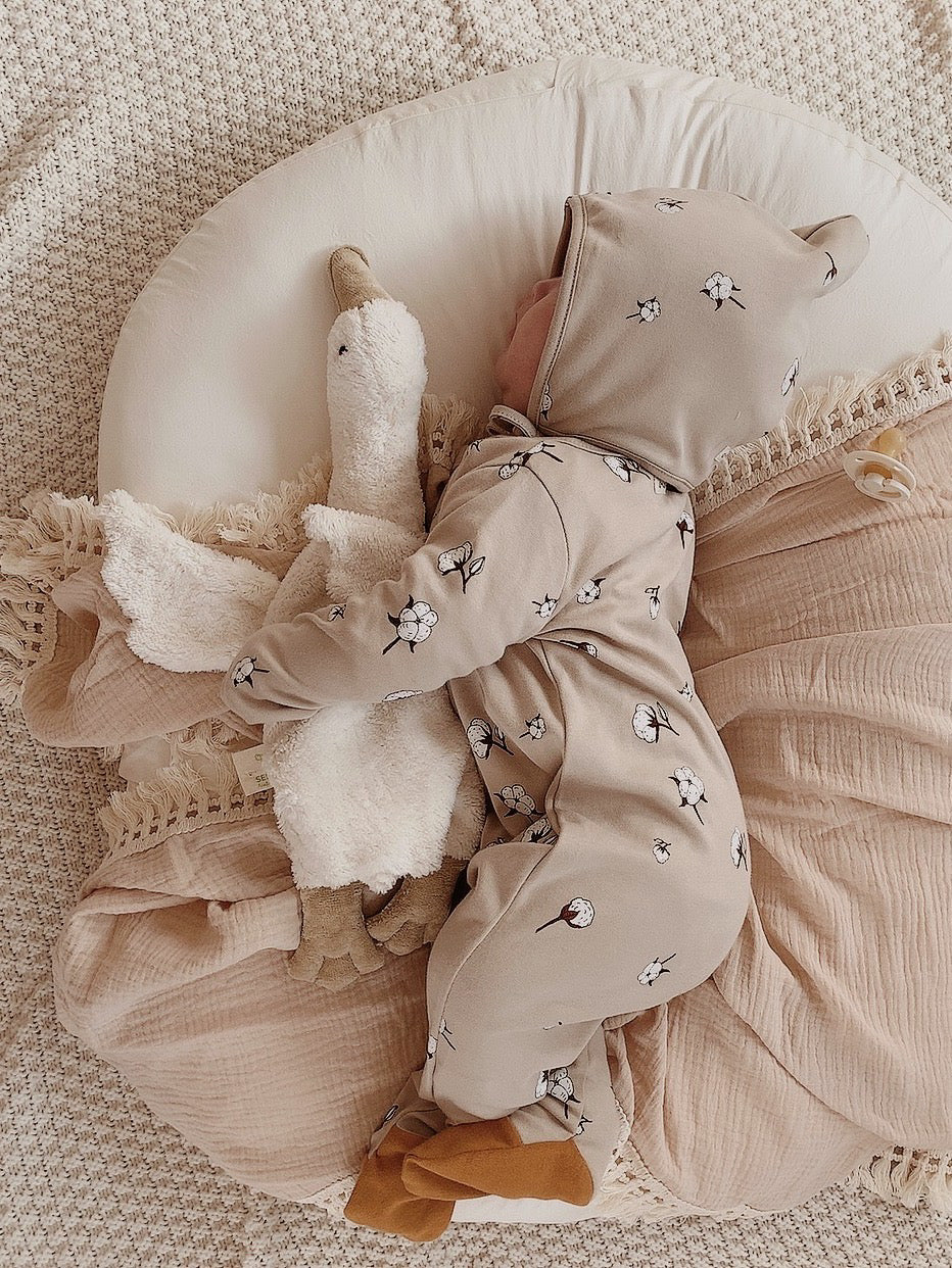 Cottonfield Suit with contrast feet